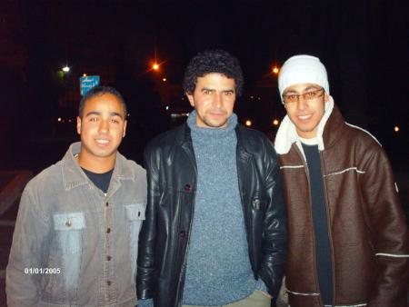 c  moi avec youssef  mon pote  et  l'acteur  marocain