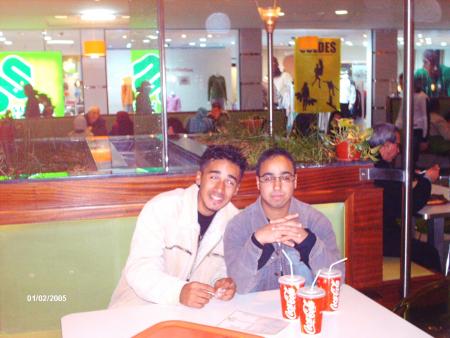 c moi avec  mon  pote  hamza